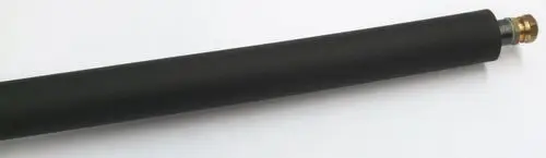 Schwarzes Rohr mit Anschluss an einem Ende, geeignet für den Einsatz in Heiz- oder Kühlsystemen von Daikin.